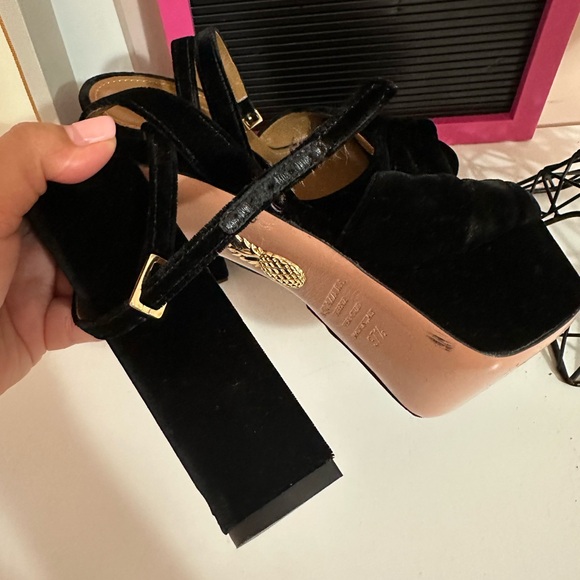 Aquazzura Firenze Vetvet Platform Pumps in Size 37.5 - Picture 3 of 4